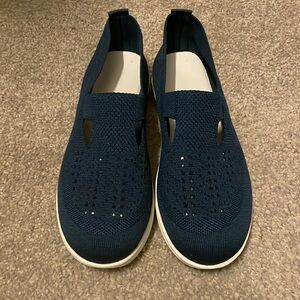 Women’s Dark Blue Shoe